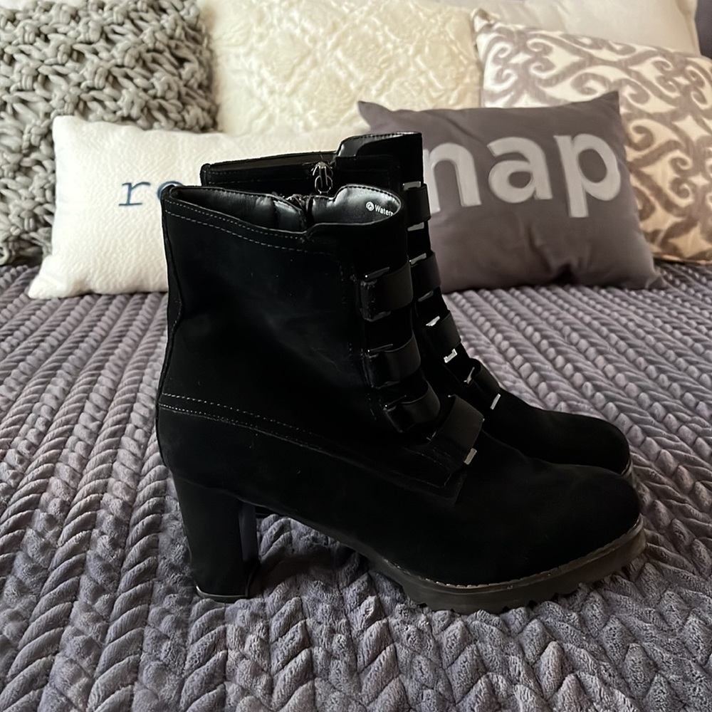 🌼🌼Blonde Black Heels
